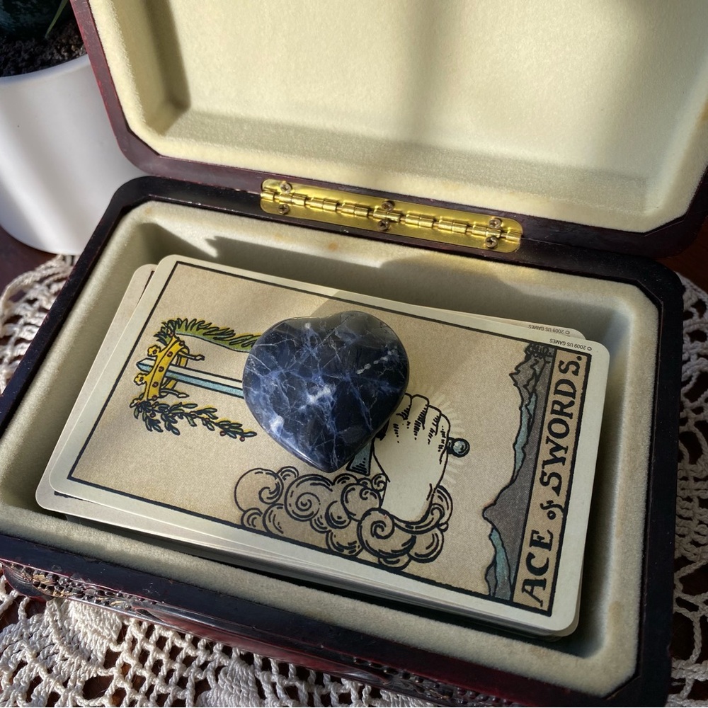 Smith-Waite Tarot Deck with Jewelry Box & Lapis Blue Heart Stone. EUC - Picture 9 of 15